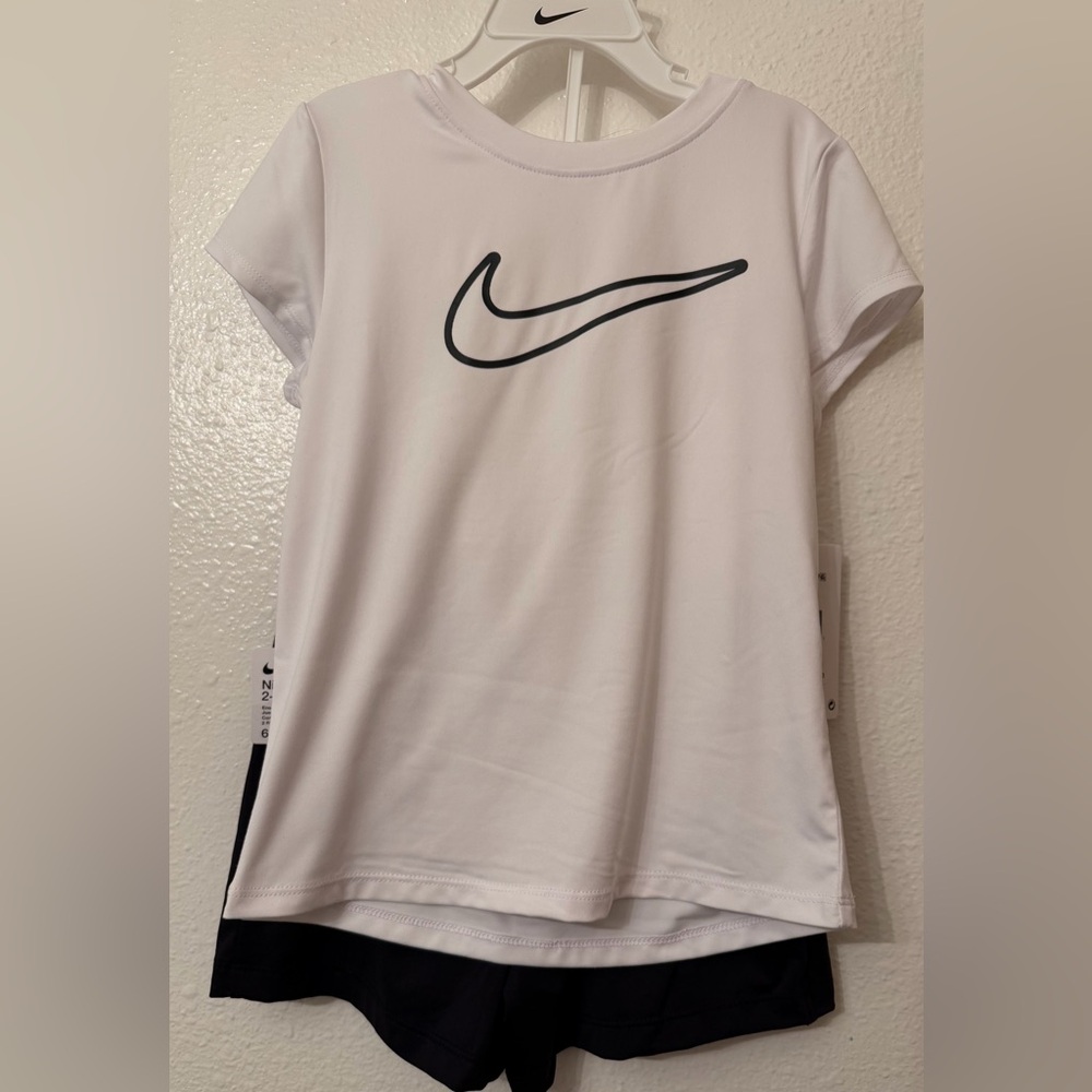 Nike Girls Tee & Skort Set